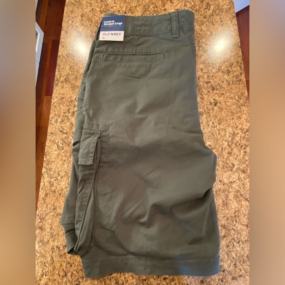 Men’s old navy cargo shorts. NWT. 36 - Picture 5 of 7